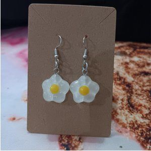 Beautiful white, clear, and yellow flowers.